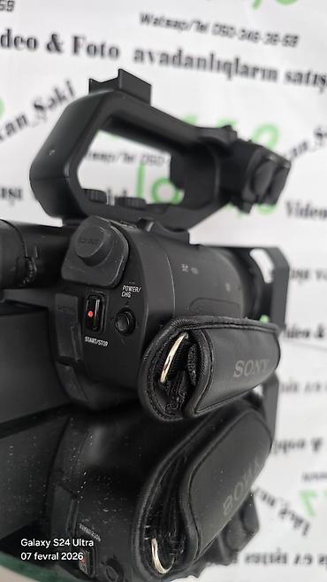 Videokameralar: Sony XDCAM X70 peşəkar videokamera. Üzərində 2 batareka adaptr çanta — 7