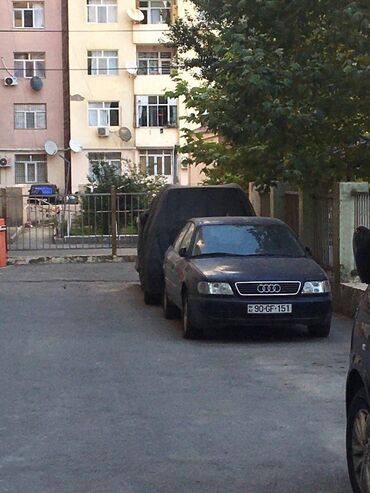 Audi: Audi A6: 2.5 l | 1995 il Sedan — 1