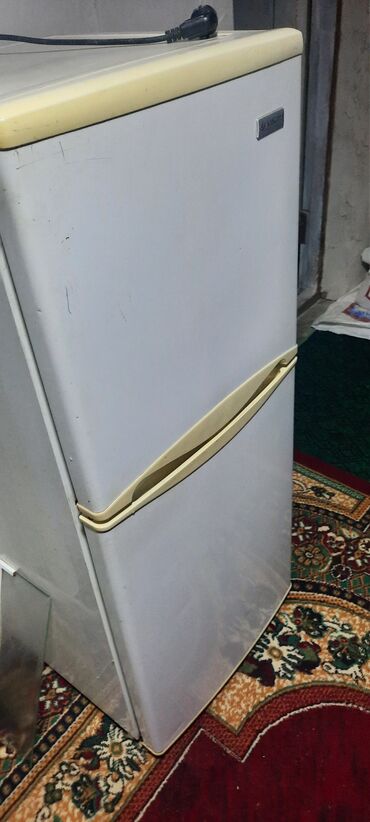 холодильник требуется ремонт: Холодильник Avest, Б/у, Двухкамерный, 45 * 130 *