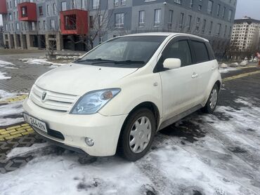 Toyota: Toyota ist: 2003 г., 1.3 л, Автомат, Бензин, Седан