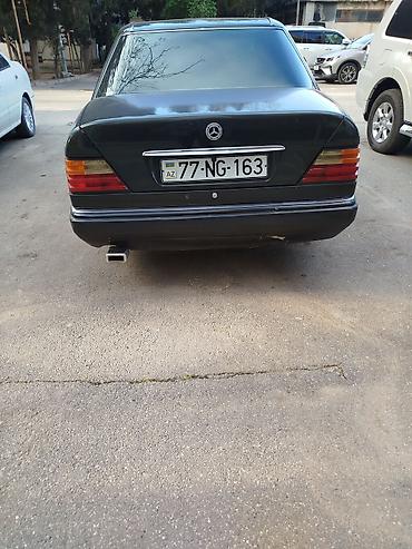 e 39: Mercedes-Benz E 220: 2.2 l | 1995 il Sedan — 2