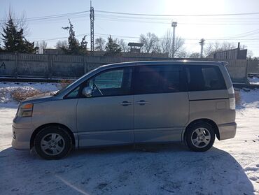 Toyota: Toyota Voxy: 2003 г., 2 л, Автомат, Бензин, Минивэн