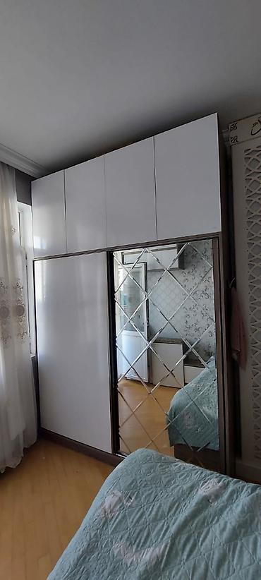 skaf kupe: Sürgülü qapılı dolab – yuxarı hissədə əlavə şkaf blokları ilə - — 1