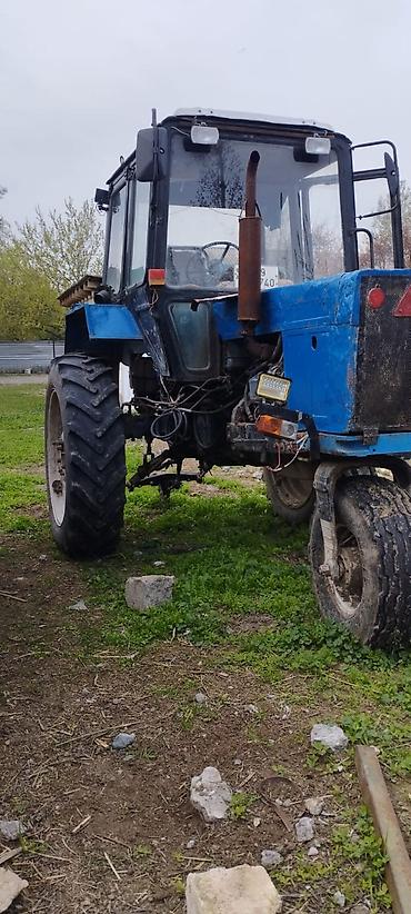 Kombaynlar: Belarus MTZ tipli mavi traktor - Güclü dizel mühərrik - Ön təkər — 3