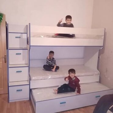 uşaqlar üçün taxta çarpayılar: 3 mertebe carpayi