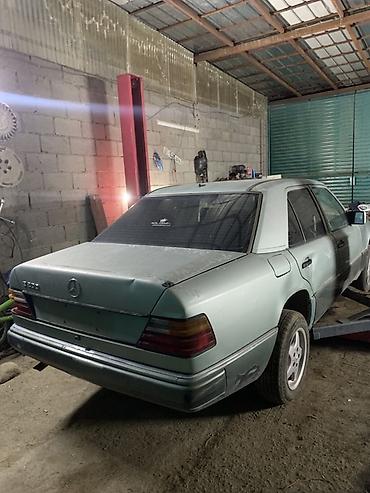 кузов авто: Mercedes-Benz W124: 1991 г., Бензин, Седан — 2