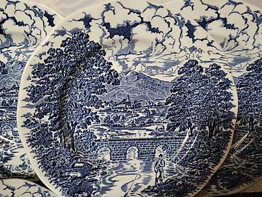 Ostali antikviteti: Engleski tanjiri Crown Ducal iz 70ih. Engleski desertni tanjiri bez — 4