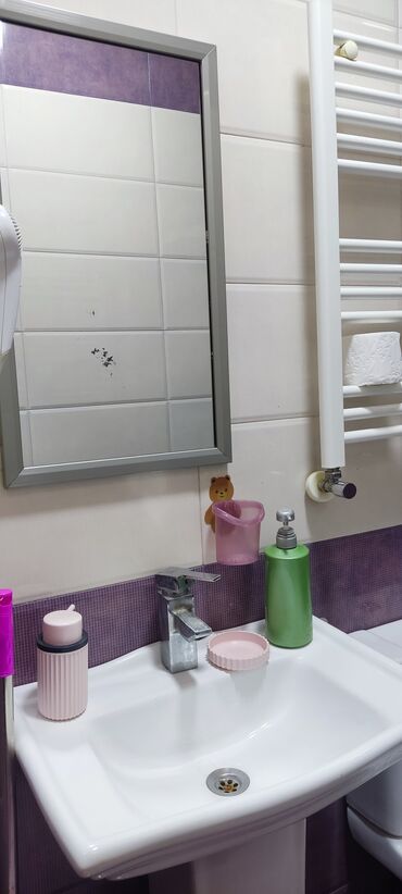 Günlük kirayə mənzillər: Xüsusiyyətlər: İnşaatçılar metro stansiyasına 6 dəqiqəlik yürüş — 8