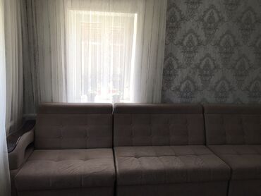 угловой диван из кожзаменителя: Угловой диван, цвет - Коричневый, Б/у