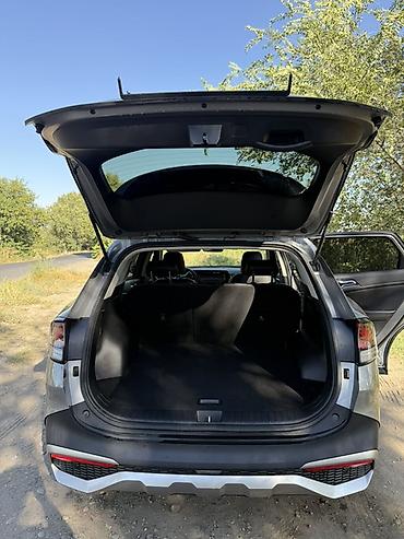 салон машины: Kia Sportage: 2022 г., 1.6 л, Автомат, Гибрид, Кроссовер — 10
