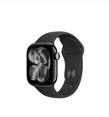 Смарт‑часы Apple Watch 11 корпус 42 мм, черный ремешок
