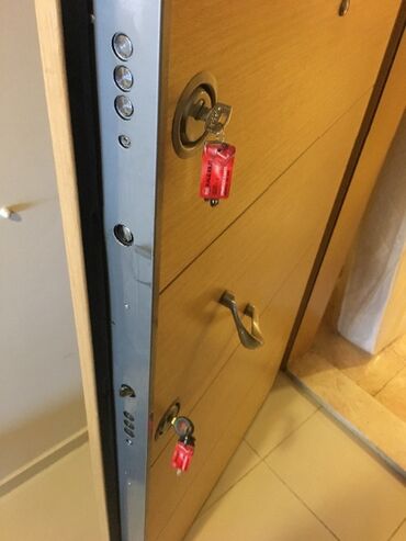 Qapıların təmiri: Qapı ustası gecə gündüz 7/24 xidmət Qapıların təmiri Qapilarin temiri — 7