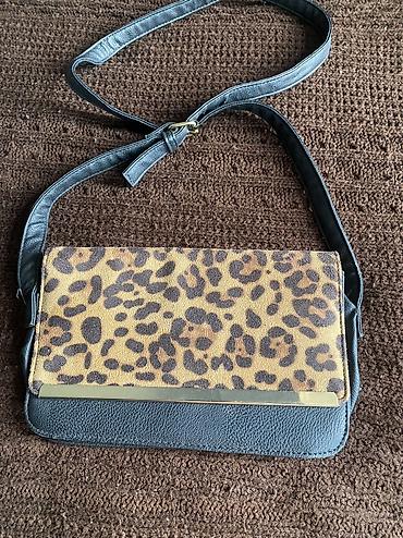 Çantalar: Victoria’s Secret qadın əl çantası - Rəng: qara, ön hissədə leopard — 2