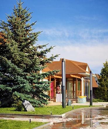 Продажа отелей и хостелов: Продаю отель на Иссык Куле в с. Тамчи . 200 км от г. Бишкек. Участок — 8