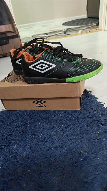 chicco flasice: Umbro dečije patike za fudbal u zatvorenom (futsal) – model FOOTBALL — 2
