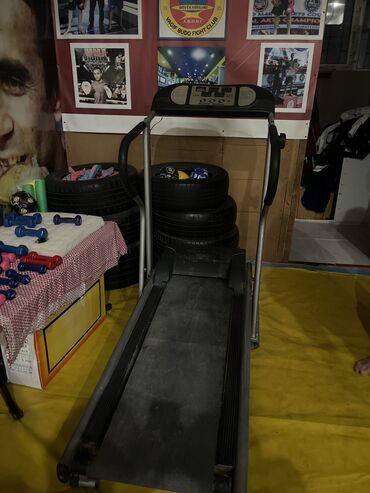 elektirikli scoter: 💡 Məlumat (təxmini): 	•	Model: Köhnə növ elektrikli treadmill. LCD