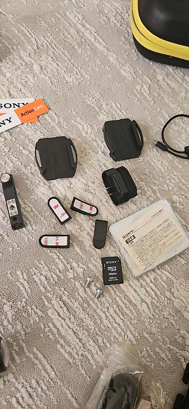 Видеокамеры: Sony AZ 1 mini камера и идеальном состоянии и с множеством креплений — 13