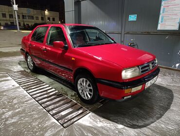 купить volkswagen transporter: Volkswagen Vento: 1994 г., 1.8 л, Механика, Бензин, Седан
