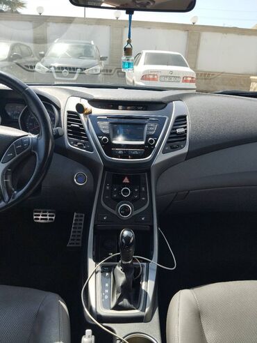 Hyundai: Hyundai Elantra: 2 l | 2014 il Sedan — 12