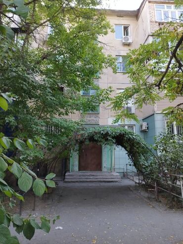 сколько стоит трехкомнатная квартира в бишкеке: 3 комнаты, 58 м², 104 серия, 1 этаж, Старый ремонт