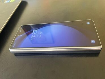 samsung telefonlari: Samsung Galaxy Fold 5G, 32 ГБ, цвет - Бежевый, Отпечаток пальца, Face ID, С документами