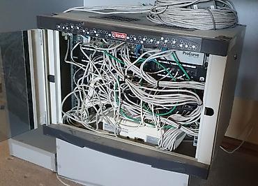 printerlər hp: Server avadanliqi satilir. LANDE divar tipli şəbəkə şkafı və içində — 1