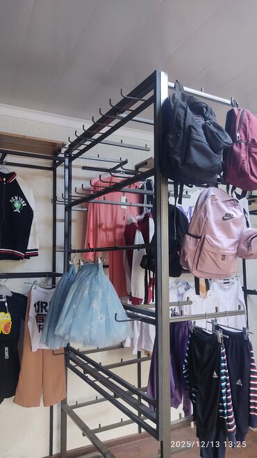 Кронштейны, стойки: Продается торговое оборудование для магазина одежды. Рассчитан до — 3