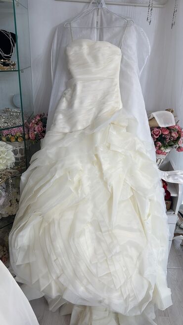 болеро атлас: Үлпөт көйнөгү, Vera Wang, XL (EU 42), Дизайнердик, Шлейфи менен, Кытай, Колдонулган