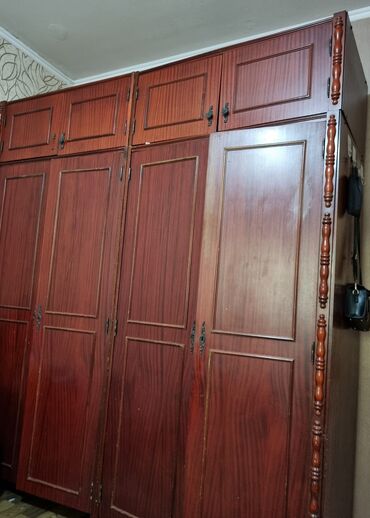 ищу помещения под швейный цех: Продаётся шифоньер б/у состояние среднее 
г.Бишкек
Самовывоз
цена 5000