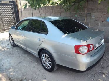 на гольф 3 венто: Автомобиль Volkswagen Jetta в кузове седан, выполненный в серебристом