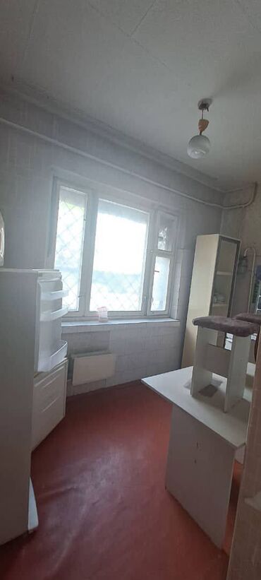 срочная продажа квартир в бишкеке без посредников: 1 комната, 34 м², 105 серия, 2 этаж, Старый ремонт