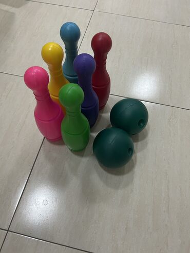 Usaqlar ucun bowling oyuncağı. Mohkem materyalı var. Demek olar kı