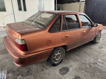 Daewoo: Daewoo Nexia: 2002 г., 1.5 л, Механика, Бензин, Седан