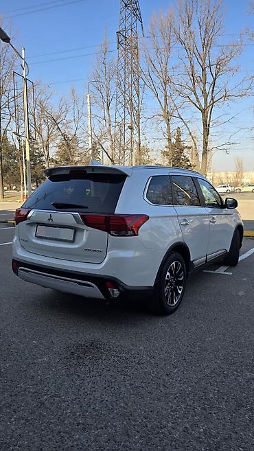 Mitsubishi: Mitsubishi Outlander: 2021 г., 2.4 л, Бензин, Кроссовер — 3