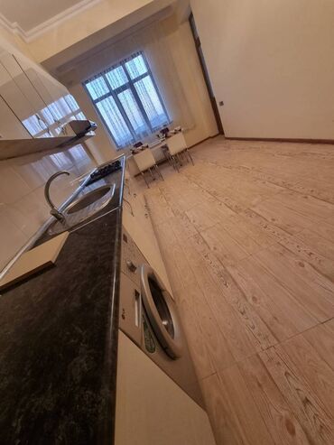 Uzunmüddətli kirayə mənzillər: Sebail rayonu, Bayıl qesebesinde Jurnalistler binasında,17 — 12