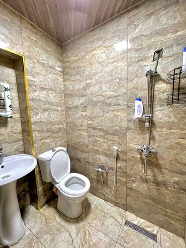 Ofislər: 28 may metrosuna yaxin tehsil nazirliyine yaxin 9 mertebeli binanın — 3