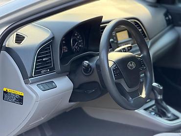 Hyundai: Hyundai Elantra: 2 l | 2017 il Sedan — 8
