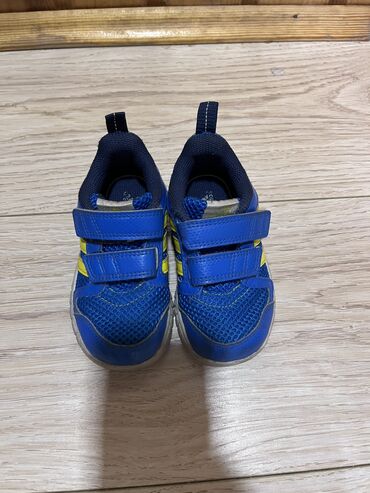 обувь адидас: Классные кроссовки адидас, оригиналы, в сетку, ножки дышат, удобные