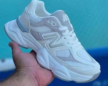 Patike: Razni modeli
Cena 3200 dinara 
Br 36-41




j5 — 2