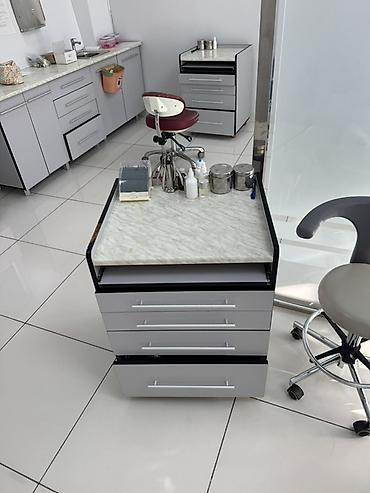 кушетка массажный стол: Стоматологическая/медицинская тумба на колесах с выдвижными ящиками и — 2