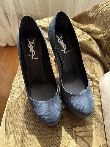 ysl ayaqqabı: YSL markalı qadın hündürdaban ayaqqabı. Tünd göy rəngdə, zərif — 2
