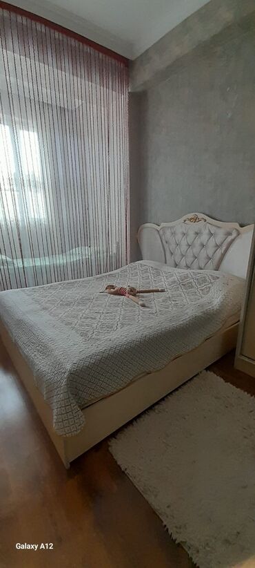 duyu: Klassik üslubda 2 nəfərlik yataq dəsti - Yataq: krem rəngli, yumşaq