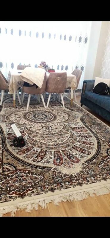 agdas emlak: Nizami rayonu, Neftçilər metrosu yaxınlığında, ümumi sahəsi 50kv olan