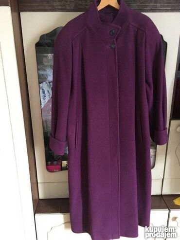 Kaputi: Elegantni ženski kaput, ljubičaste boje, postavljen, kao nov . Sastav — 8