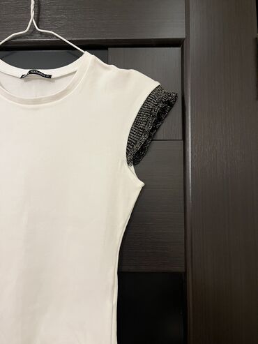 Futbolka və maykalar: Zara kofta 🤍 bir iki defe geyilib teze kimidir Qolları kantlı model S — 11