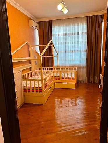 Səliqəli istifadə olunmuş ev formalı 2-li çarpayı satılır. 2000 manata lalafo.az -da Səliqəli istifadə olunmuş ev formalı 2-li çarpayı satılır. 2000 manata