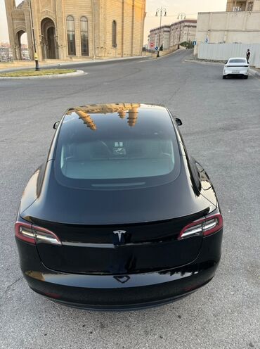 Tesla: Tesla Model 3 – tam elektrikli sedan Xüsusiyyətlər və dizayn: - Gözəl — 3