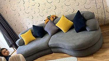 Mebel: müasir dizaynlı yumşaq künc divan - Forma: dalğavari/oval