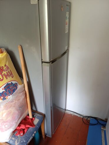холодильниу: Холодильник Samsung, Б/у, Двухкамерный