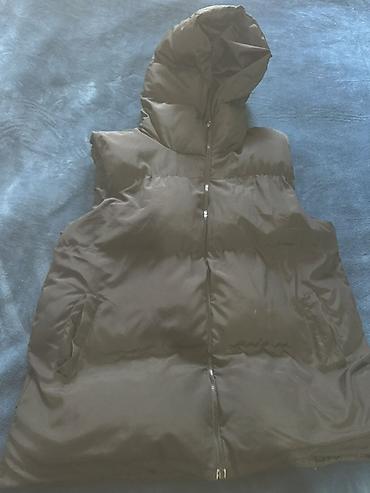 Kişi geyimləri: Qalın kapüşonlu şişmə jilet - Rəng: tünd boz/qara ton - Model — 1